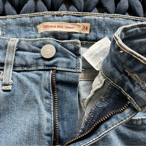 Levi’s 721 High Rise Skinny Jeans - Picture 2 of 6